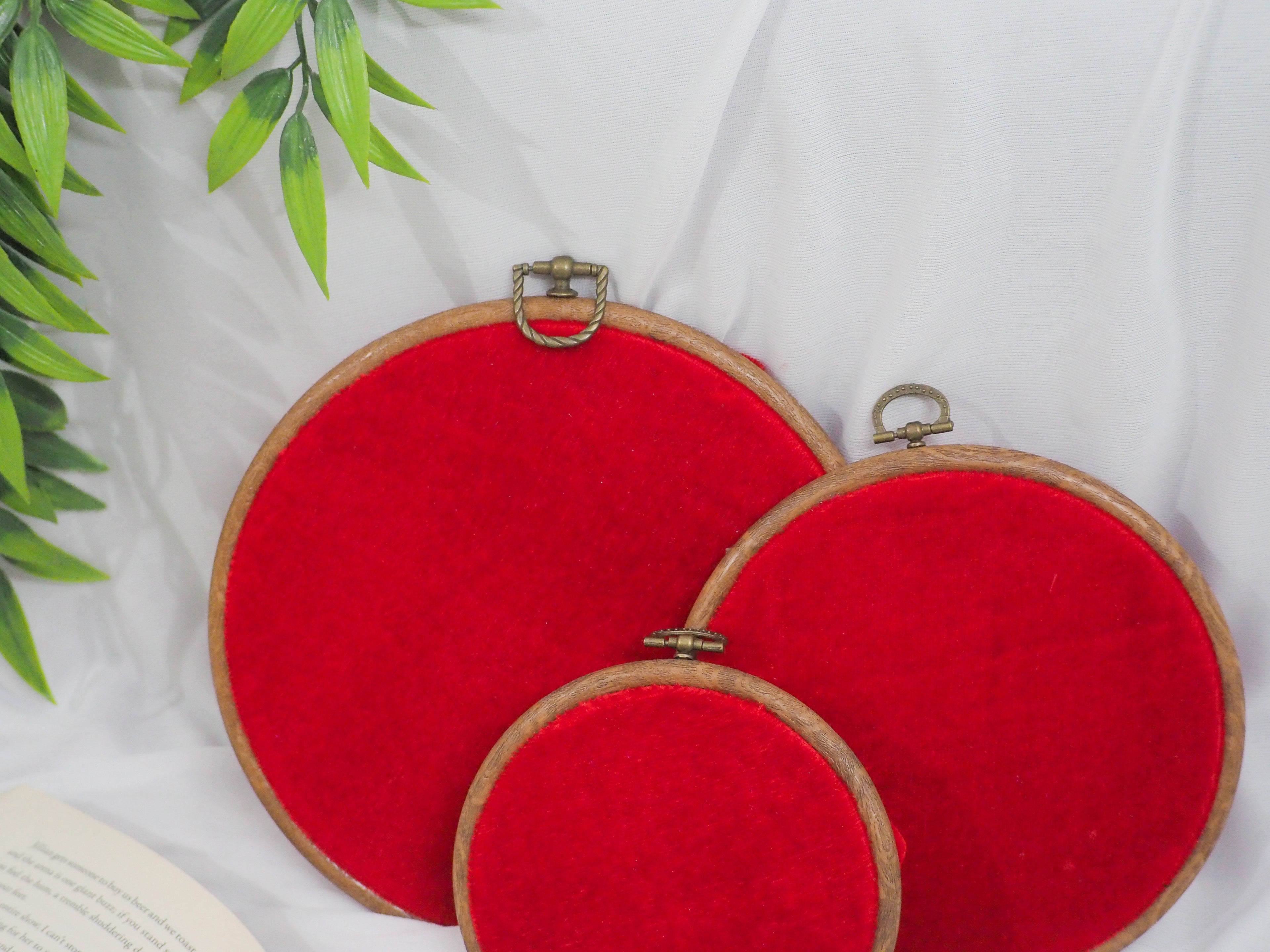 Red Velvet Enamel Pin Hoop Display