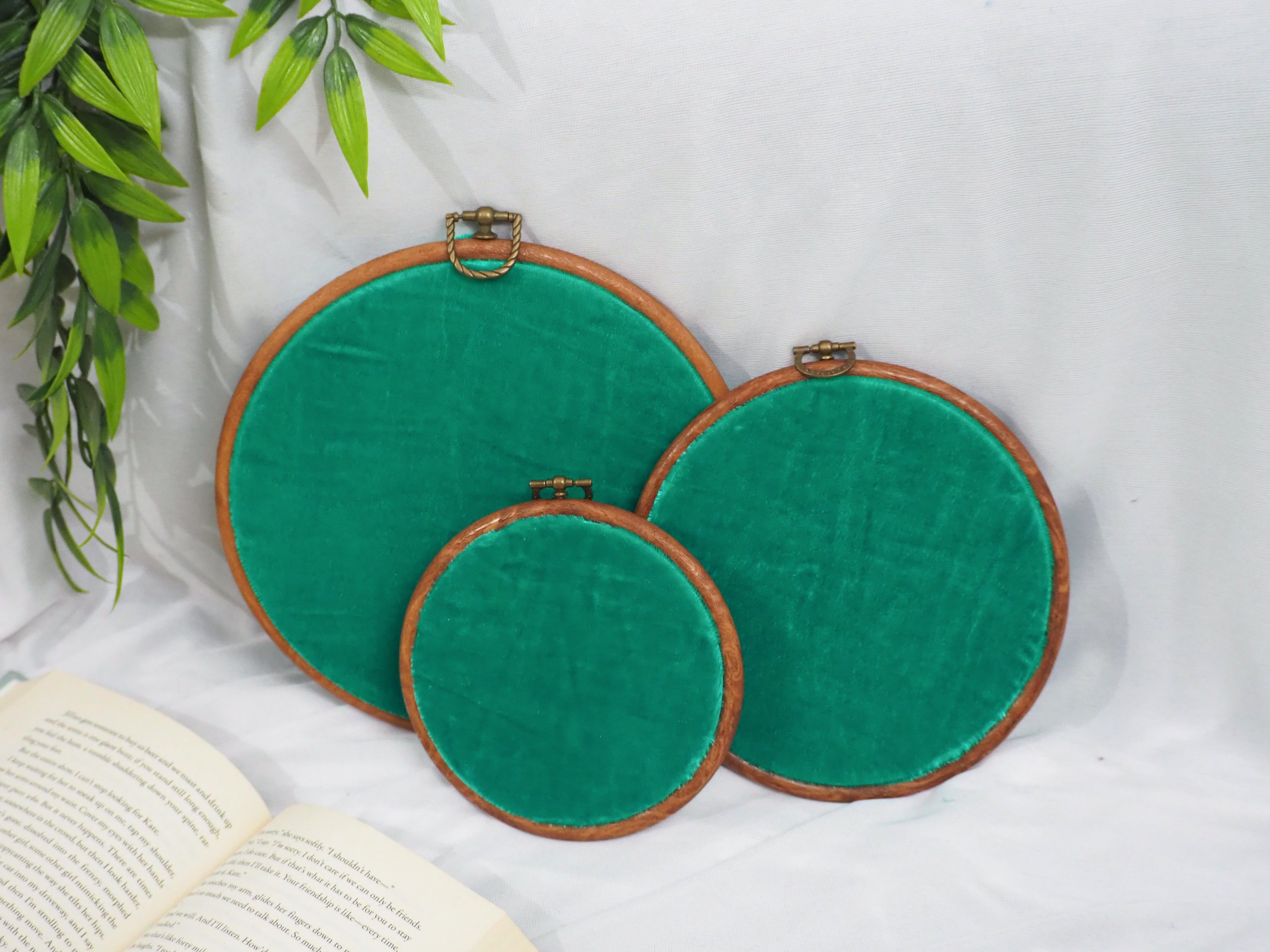 Emerald Green Velvet Enamel Pin Hoop Display