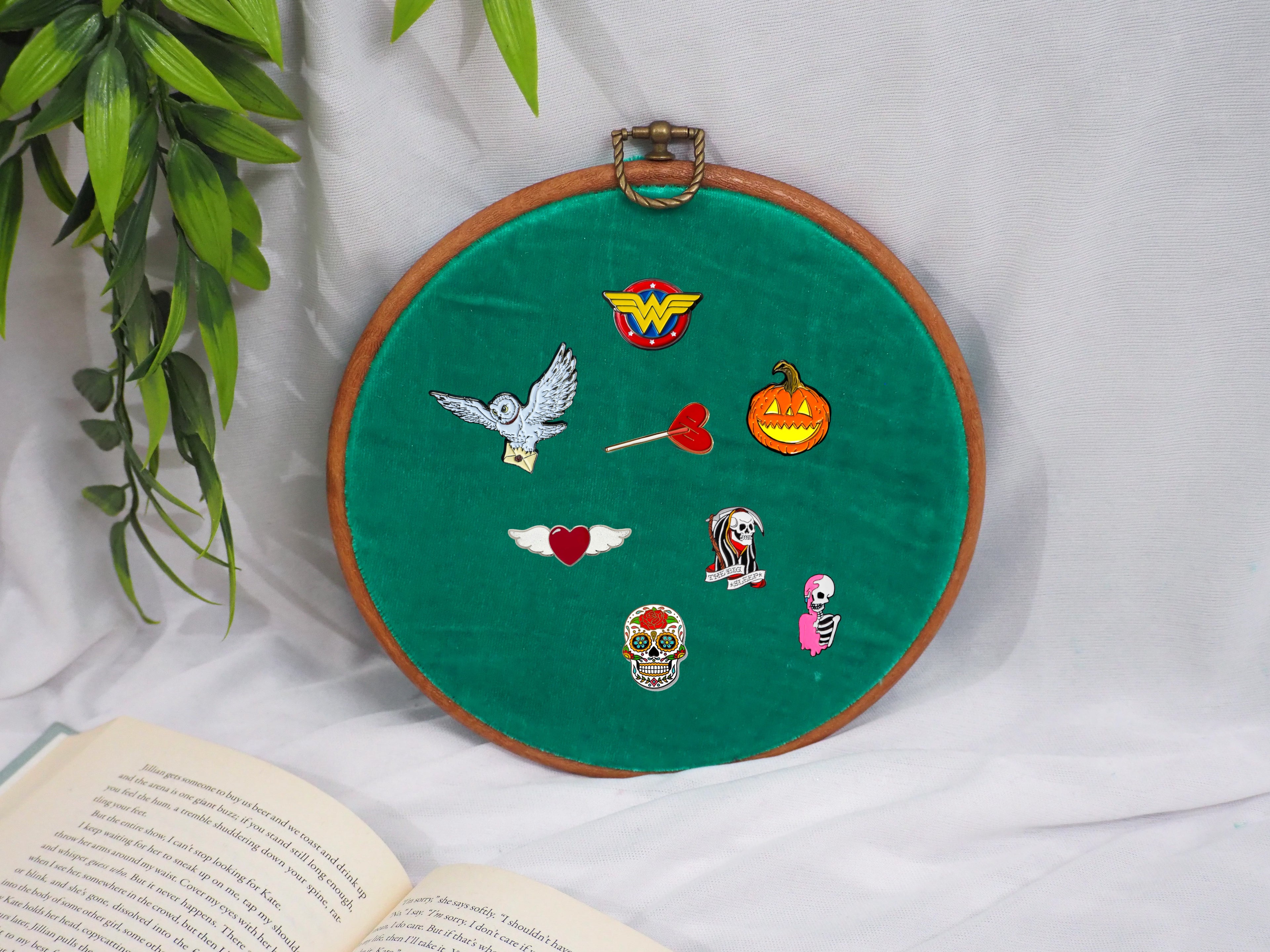 Emerald Green Velvet Enamel Pin Hoop Display
