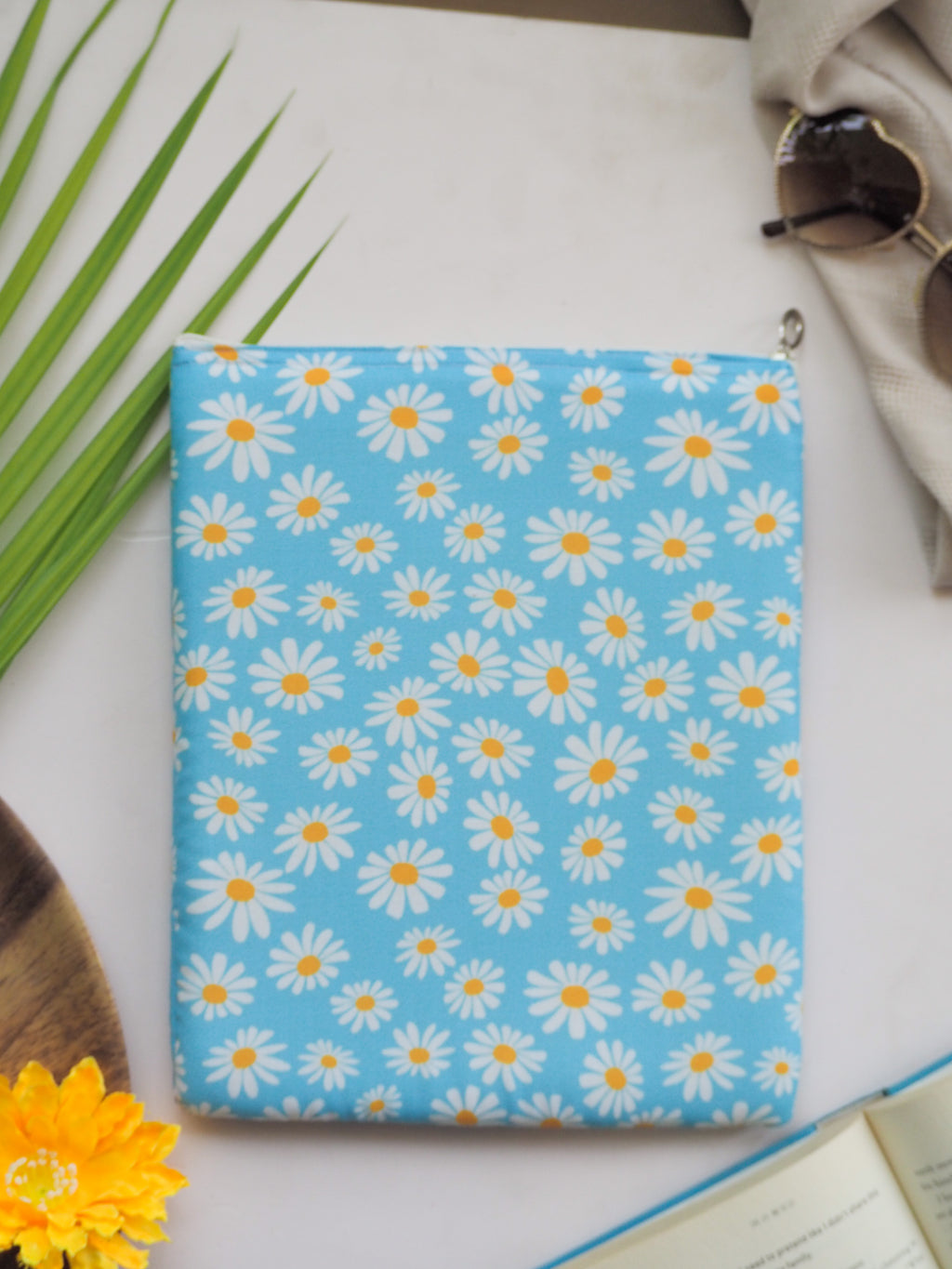 Daisy Book Sleeve