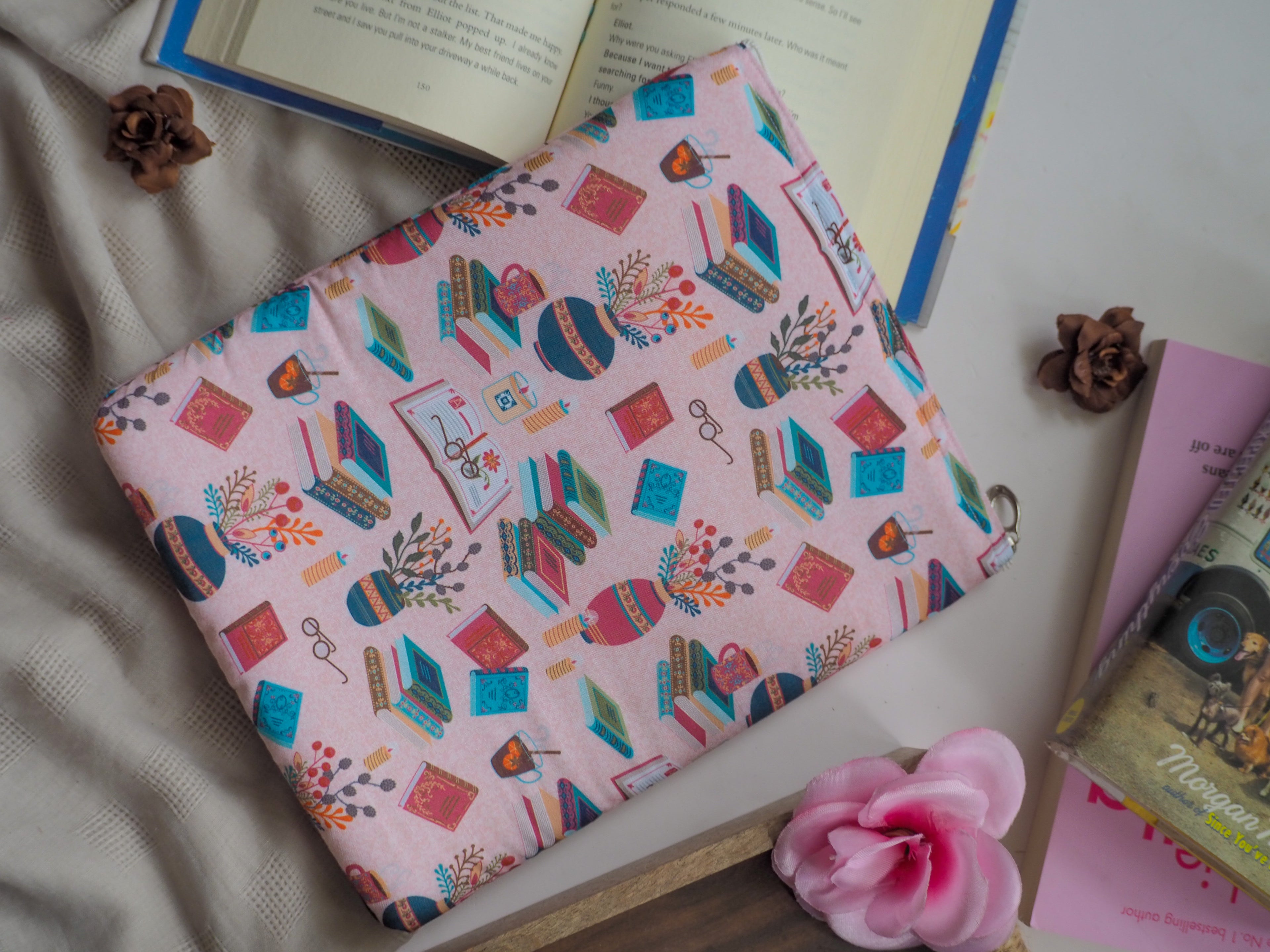 Cosy Reads Book Sleeve