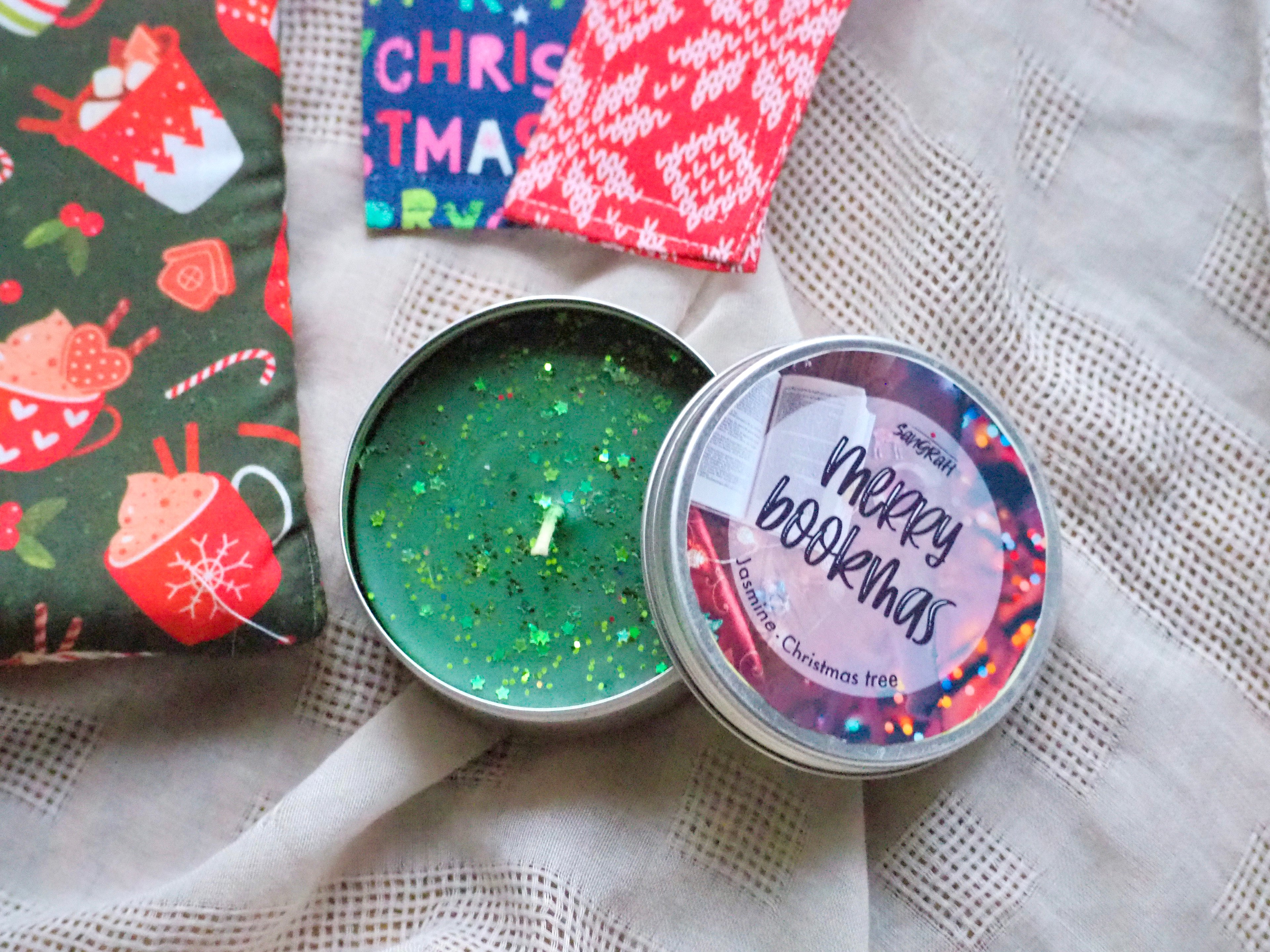 Merry Bookmas Tin Candle